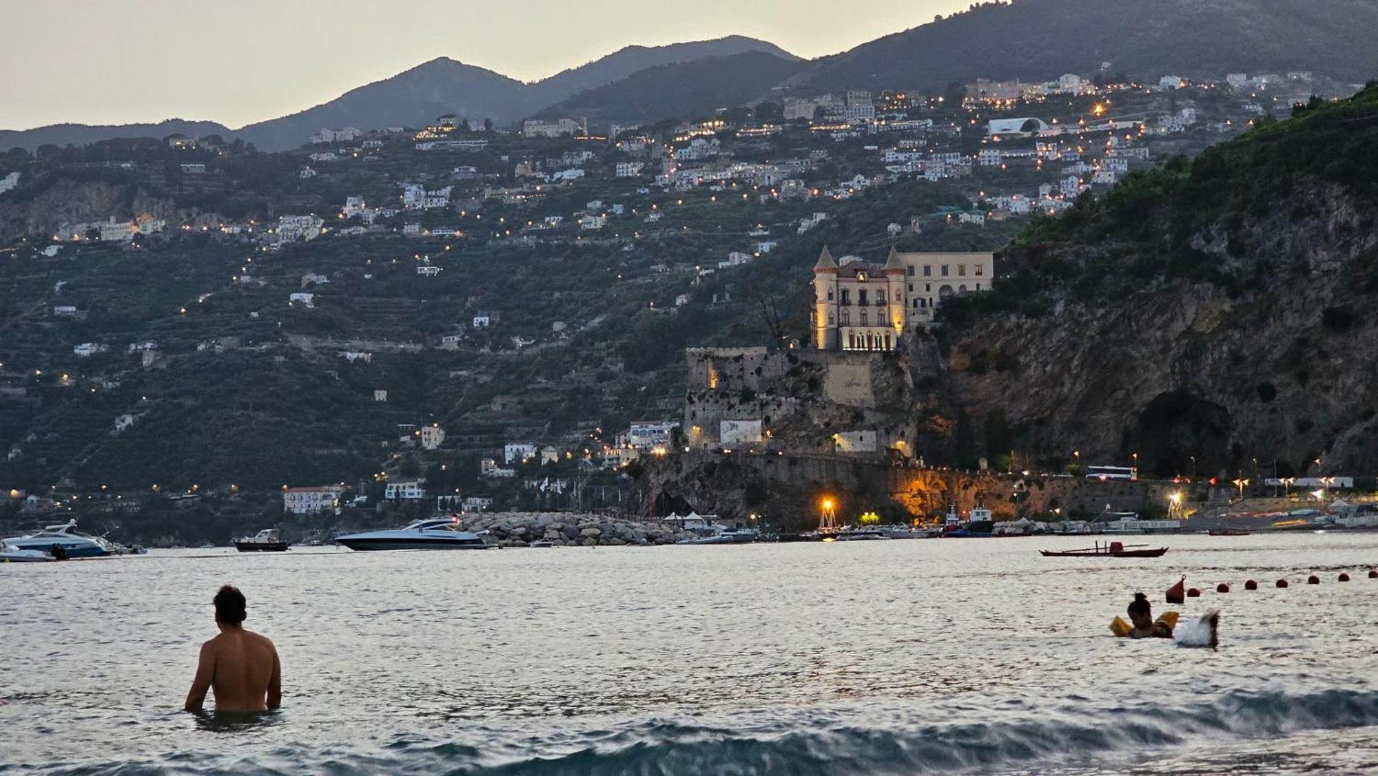 Galene - Beachfront In Costa D'Amalfi Maiori Buitenkant foto