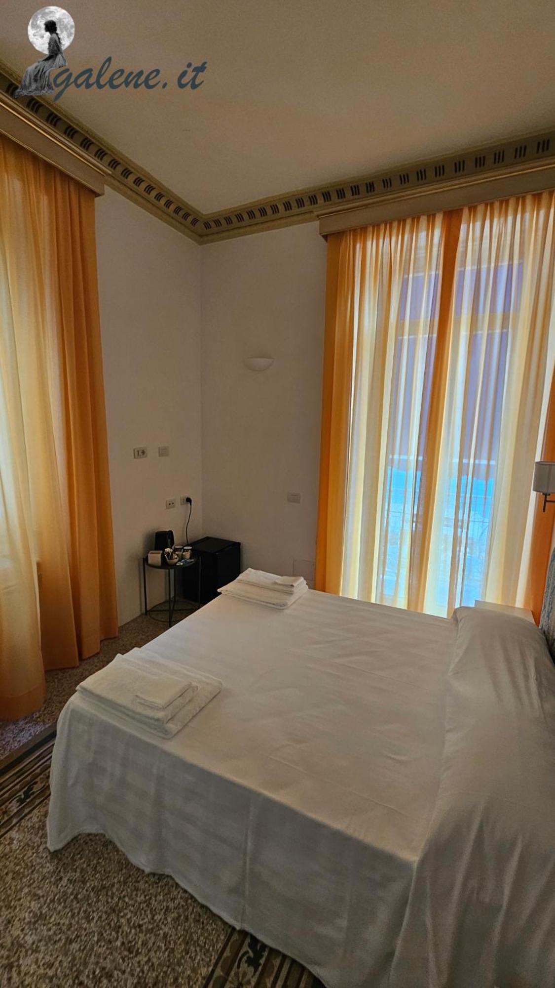 Galene - Beachfront In Costa D'Amalfi Maiori Buitenkant foto