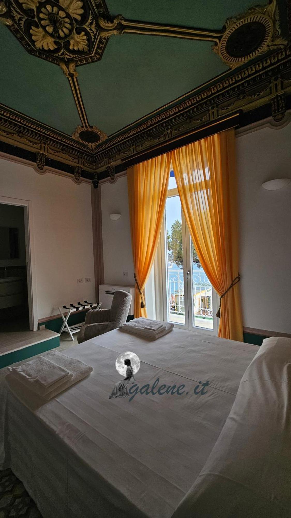 Galene - Beachfront In Costa D'Amalfi Maiori Buitenkant foto